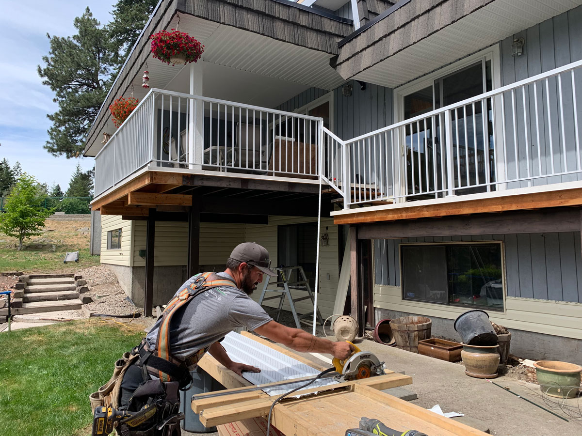 Surroundz Eavestroughs professional gutter contractors and installation in Peachland, B.C.